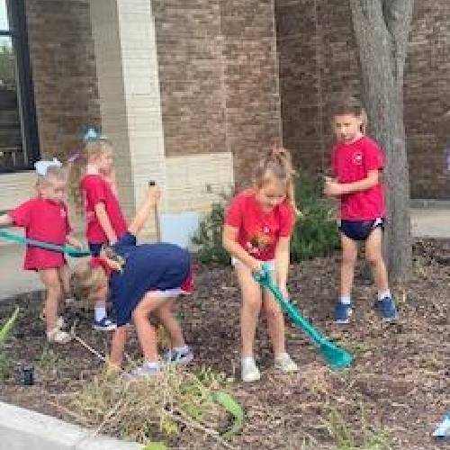 4-H Horticulture Club Spruces Up the FDP Gardens