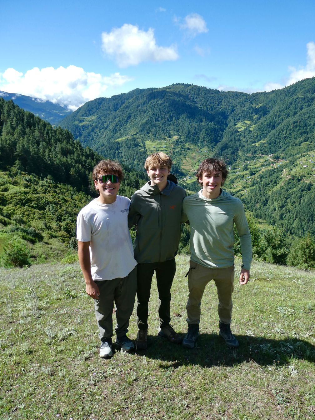 Summer Students Shoulder-to-Shoulder Trips